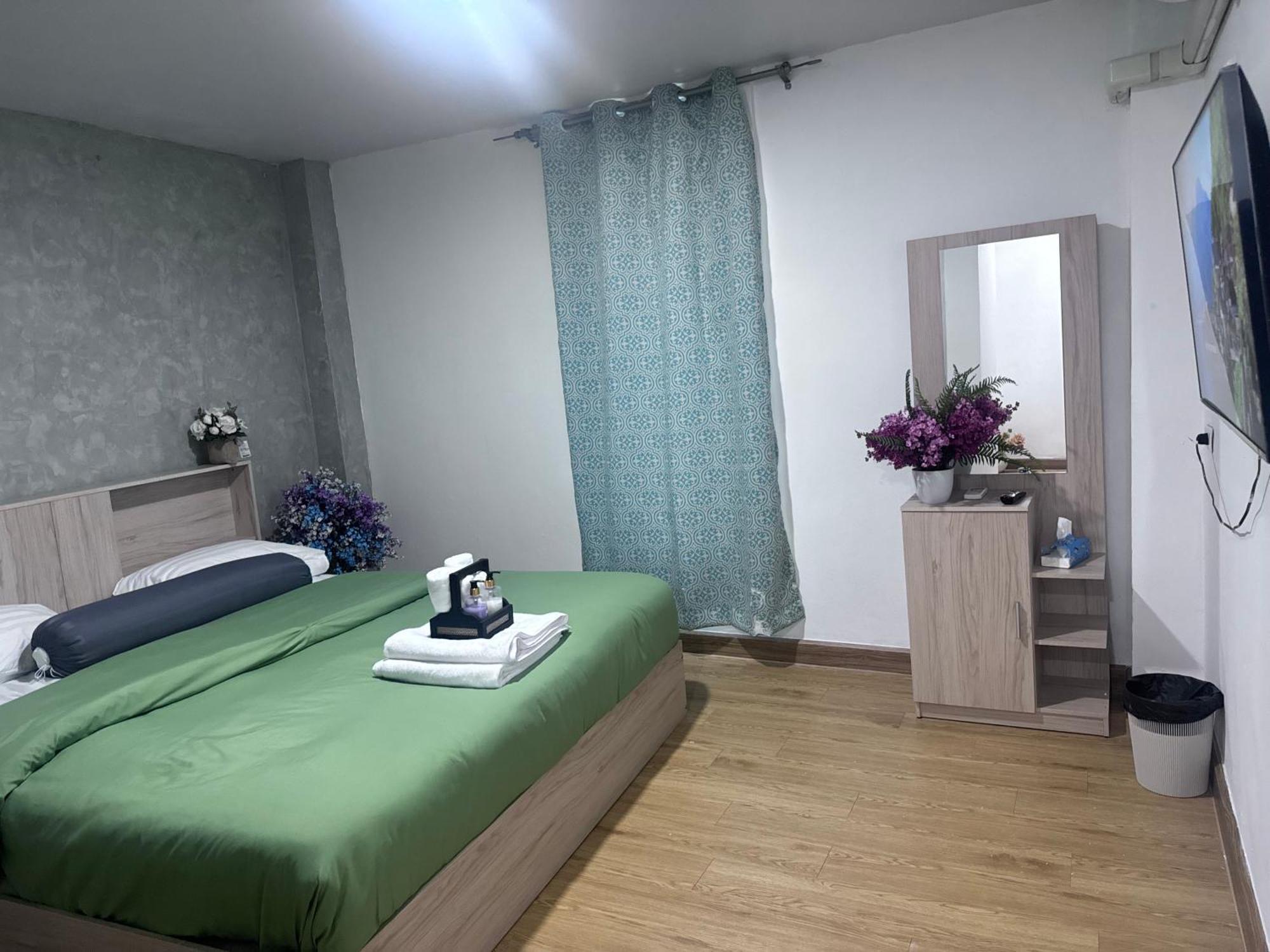 Bud Brew Beyond Dispensary And Hotel Бангкок Экстерьер фото
