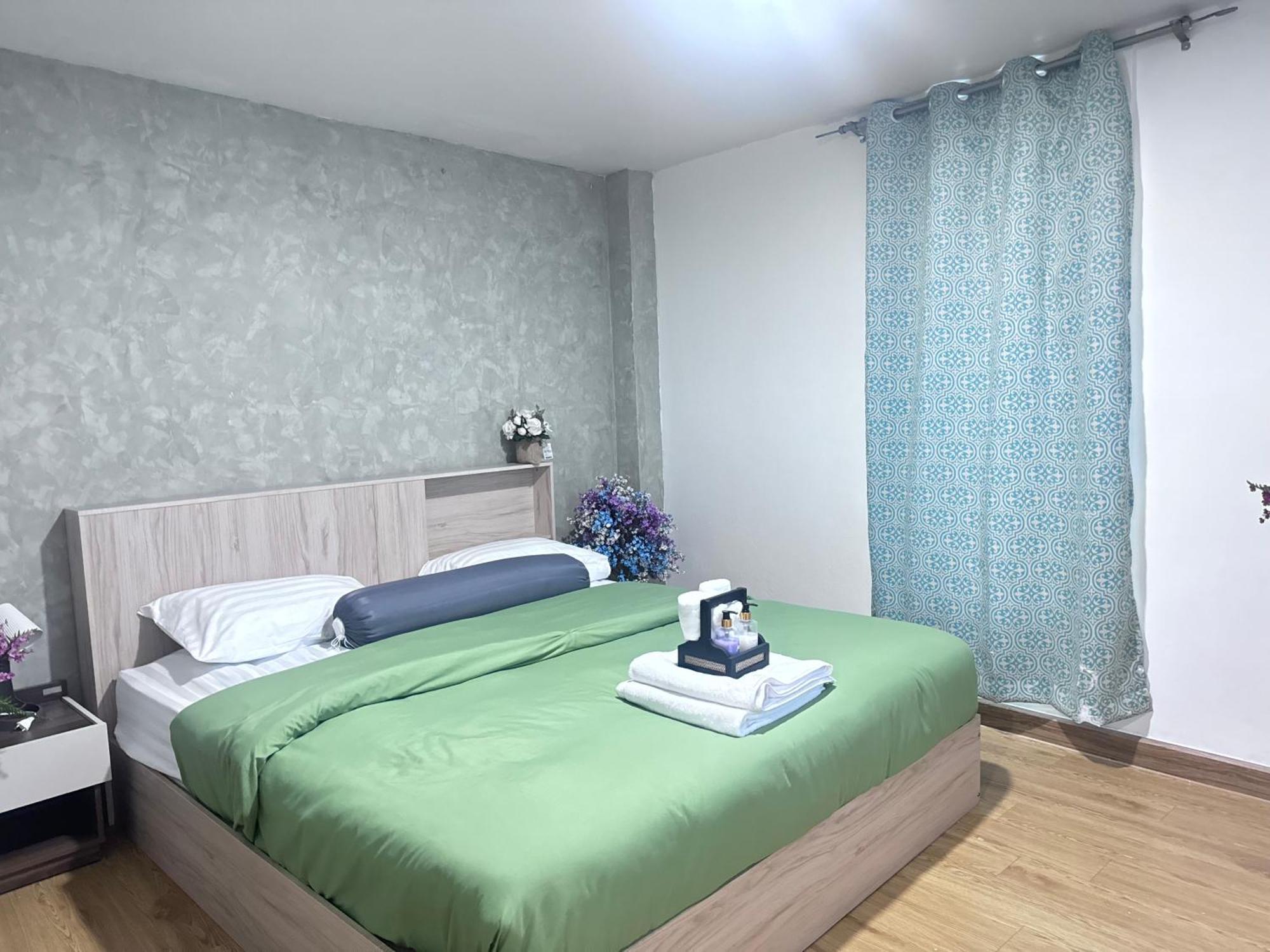 Bud Brew Beyond Dispensary And Hotel Бангкок Экстерьер фото