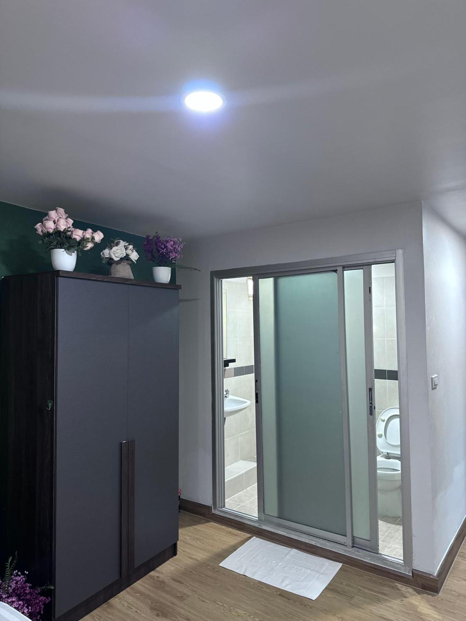 Bud Brew Beyond Dispensary And Hotel Бангкок Экстерьер фото