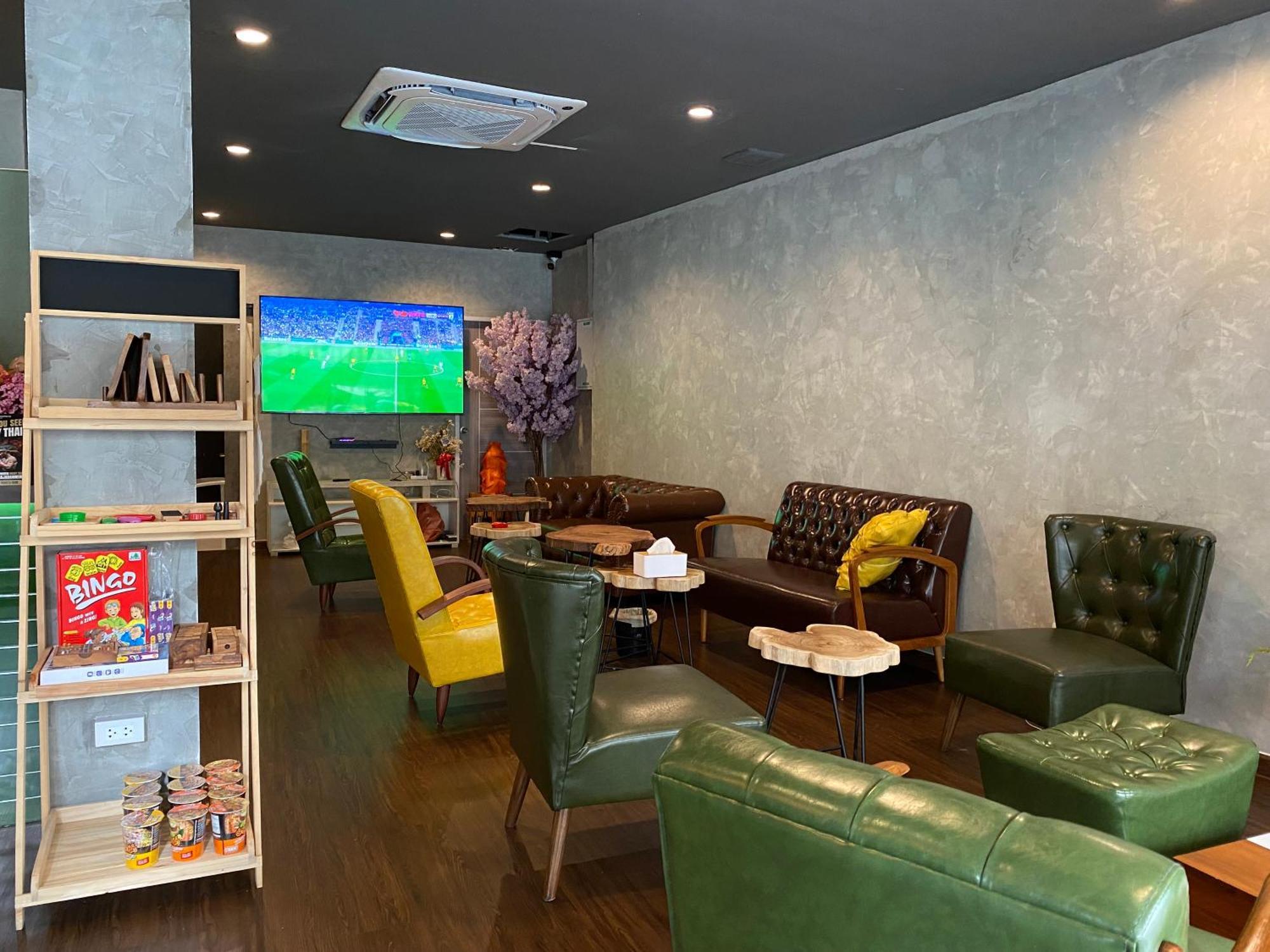 Bud Brew Beyond Dispensary And Hotel Бангкок Экстерьер фото